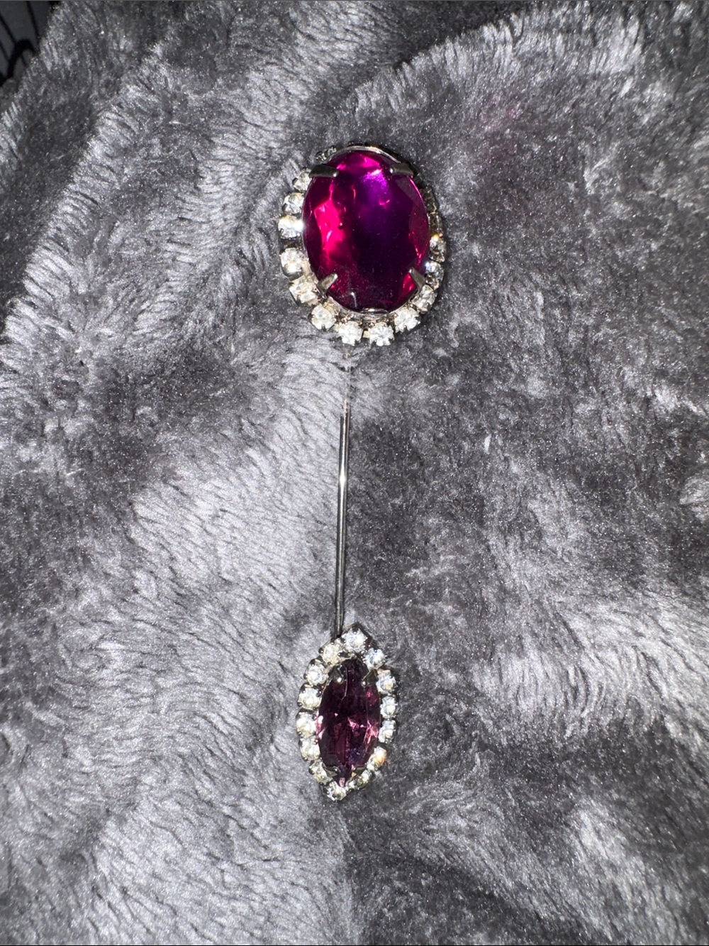 Silver-Tone Hat Pin Brooch W Faceted Prong Set Reddish purple  Stickpin